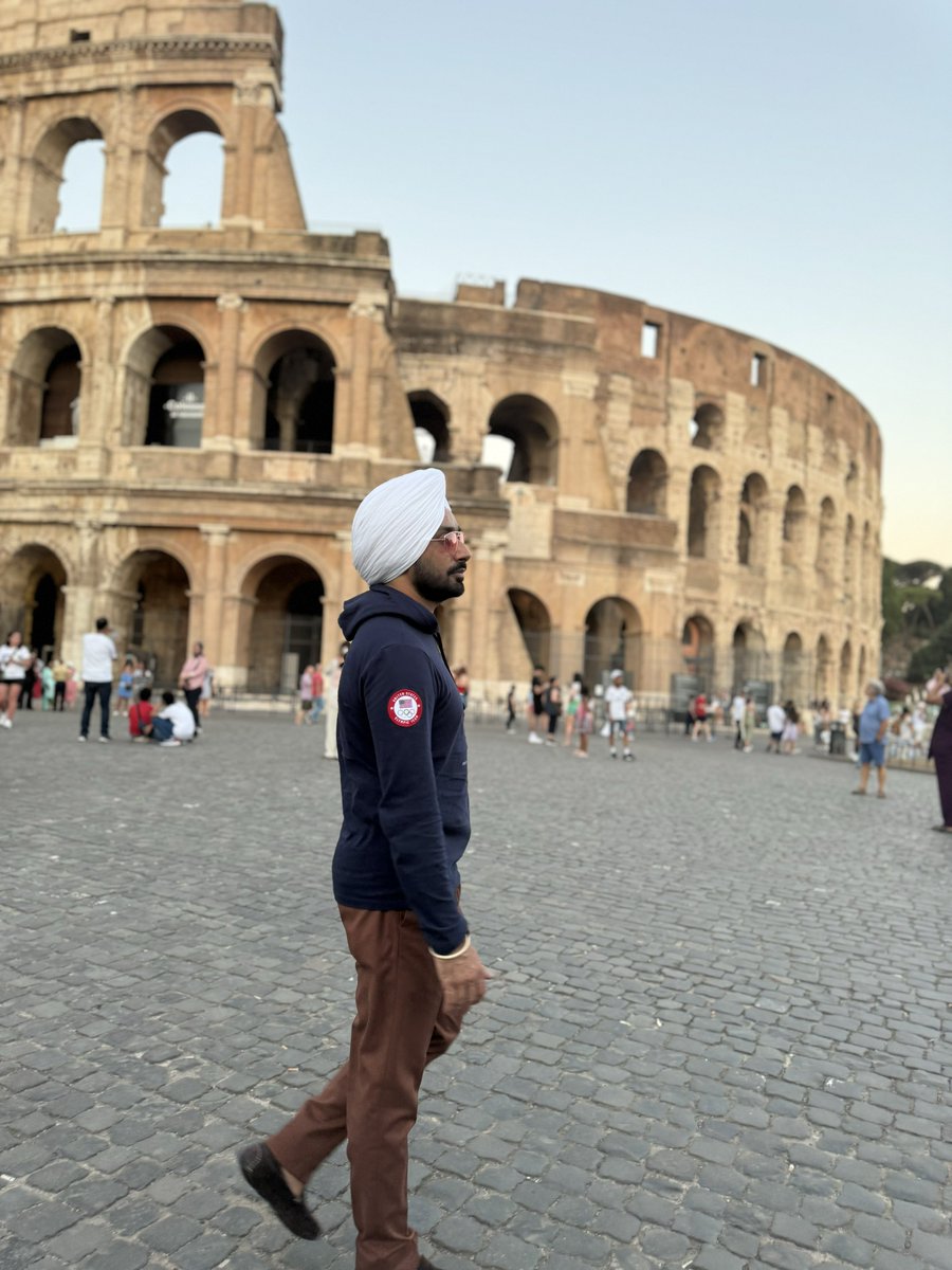 SufiSartaaj's tweet photo. โWhen in โ๐๐๐ผ, do as the Romans do.โ #collosium ๐๏ธ๐ฎ๐น Just arrived in #rome #italy ๐ฎ๐น Show is on Sat. July 13th at Via Della Conciliazion #europe ๐ช๐บtour #sartaajlive ๐ผ๐๏ธhttps://t.co/ARrvCO4fYT https://t.co/3I5rVI9QDz