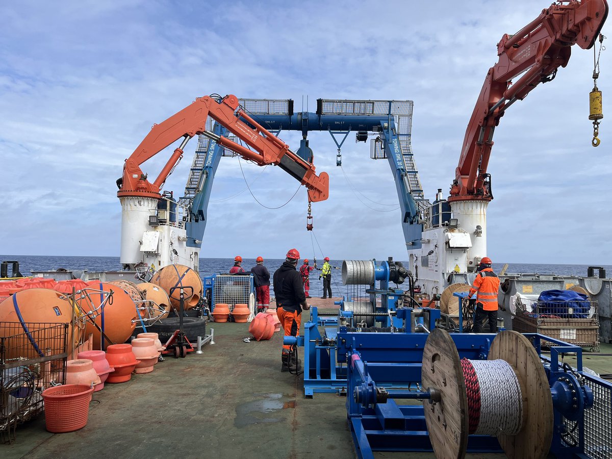 Second set of  raw data safely recovered and mooring redeployed to measure currents, temperature, pressure and salinity for another 2 years. Only one mooring left to extend <a href="/SAMSoceannews/">Scottish Association for Marine Science</a> Rockall Trough Transport time series to 10 years. #DY181 #Atlantis #RRSdiscovery <a href="/NOCnews/">National Oceanography Centre</a>