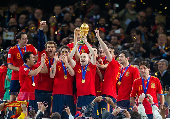 soccerbase's tweet photo. ��🇸 Spain or Spanish teams have been in 26 finals in the last 23 years - World Cup, Euros, Champions League, Europa League... they have won all 26.

Bayern were the last team to beat a Spanish opponent in a final when they beat Valencia in 2001. https://t.co/fhrCdIQZVx