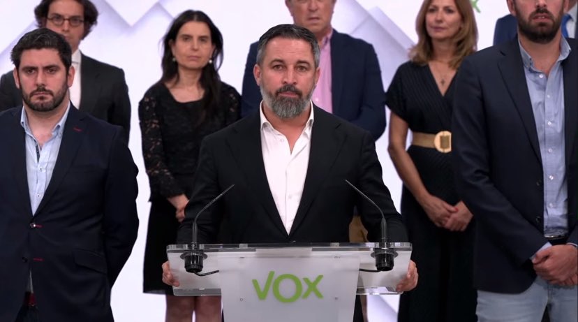 Primera vez en mi vida que veo a un grupo de políticos con altos cargos y un buen sueldo renunciar para ser fieles a su electorado y cumplir su palabra.

VOX acaba de ejecutar el movimiento político más digno de la historia de la democracia española. Honor a todos ellos.