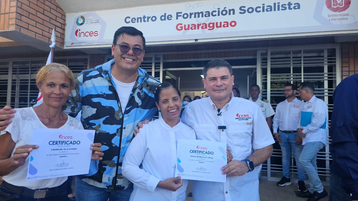 #EnDesarrollo | Inicia entrega de certificados en las áreas de panadería y administración de recursos humanos. 

Una pequeña muestra de 3.800 personas formadas en el estado #NuevaEsparta en el primer trimestre del año 2024. Esto como parte de la reinauguración del Centro de