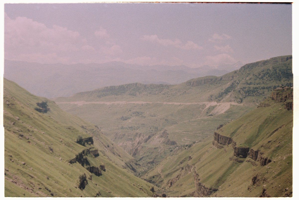 🎞️: Kodak Gold 200
🖨️: Fuji Frontier SP-3000