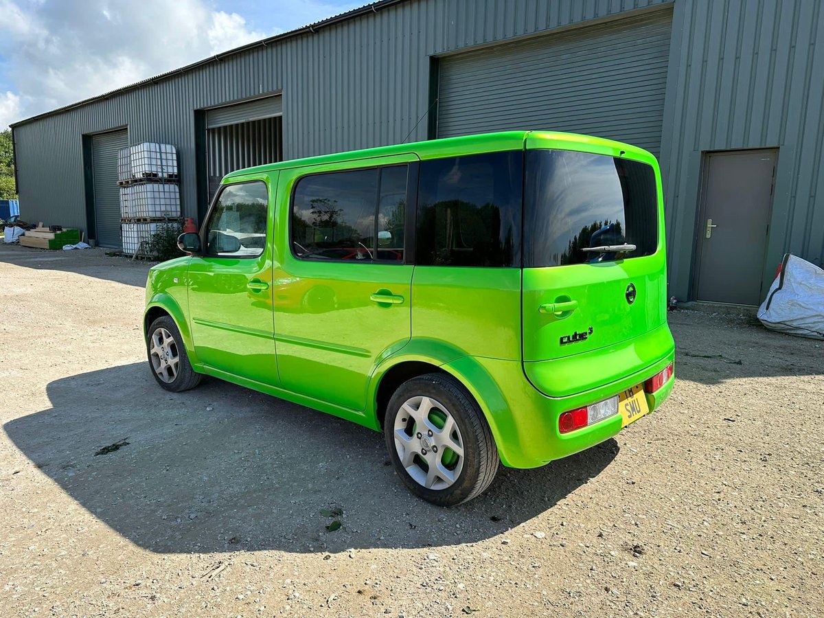 The other half has got her car back from its respray …. Albert the cube it’s now sugar apple pearl with black metal flake roof , wing mirrors the same black and all badges painted black