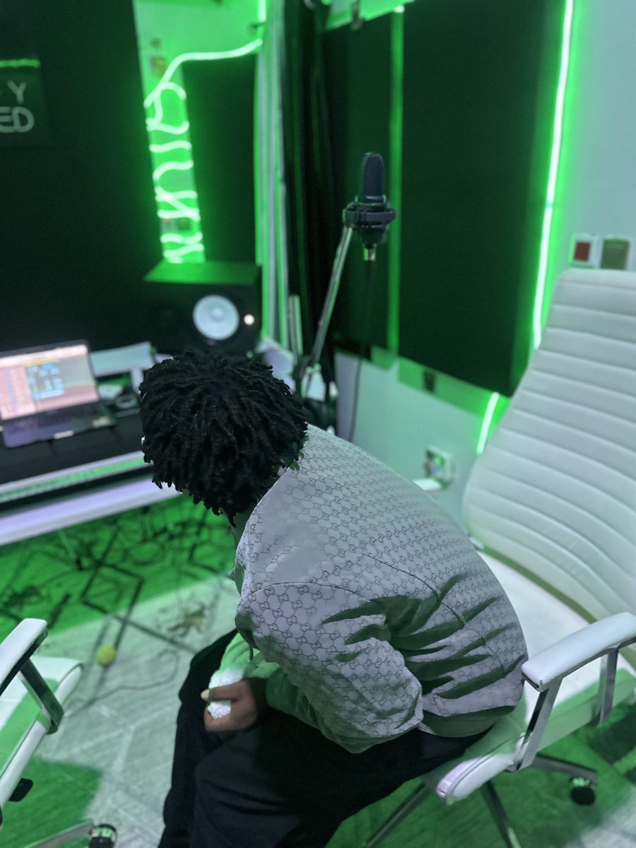 iniyostweet's tweet photo. Itβs all love so far #yo-yo love! π«Άπ½β¨
#iniyogram #repostmusic #pulsenigeria247 #afrobeatsglobal #lagos #explorepage #explore https://t.co/aRqwKE5Ujo