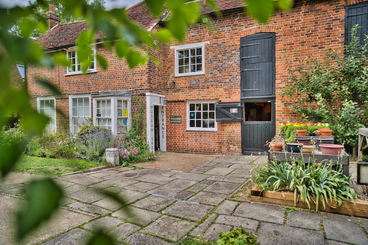 PierPressureWGC's tweet photo. Would you like to play our Murder at the Mill escape room whodunnit for FREE? We're recruiting test teams of 2 or more people for our playest day on Friday 19th July. Comment below or email welwyn@pierpressure.co.uk if you'd be interested in taking part! https://t.co/spg78HTavg