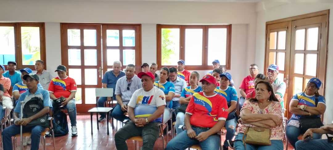 uney_oficial's tweet photo. #Ahora La UNEY es sede del encuentro de trabajadores universitarios junto a la Directiva Nacional de la FTUV Carlos López, Coordinador Nacional de la CBSTT-CCP e integrante nac. De la FTUV; Yoneida Medina Coordinadora Nac. del sector Administrativo junto a Néstor Ovalles. https://t.co/8hoI3qiaZV
