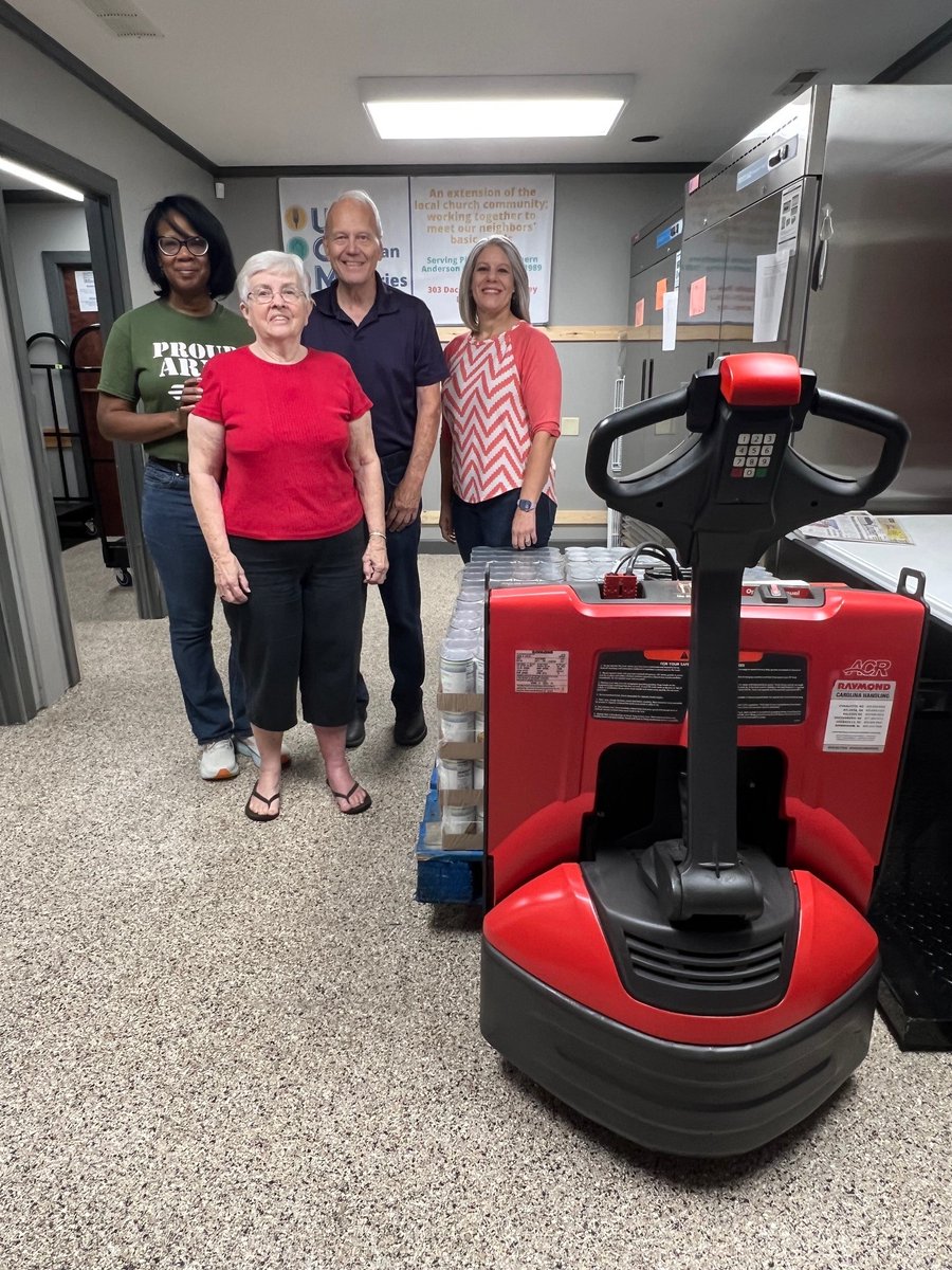 managesmarter's tweet image. It was delivery day on Wednesday for the staff and volunteers of United Christian Ministries in #EasleySC, who already are putting their motorized pallet jack to work! United Christian Ministries helps feed 8,000 individuals each year in Pickens County. #58for58
