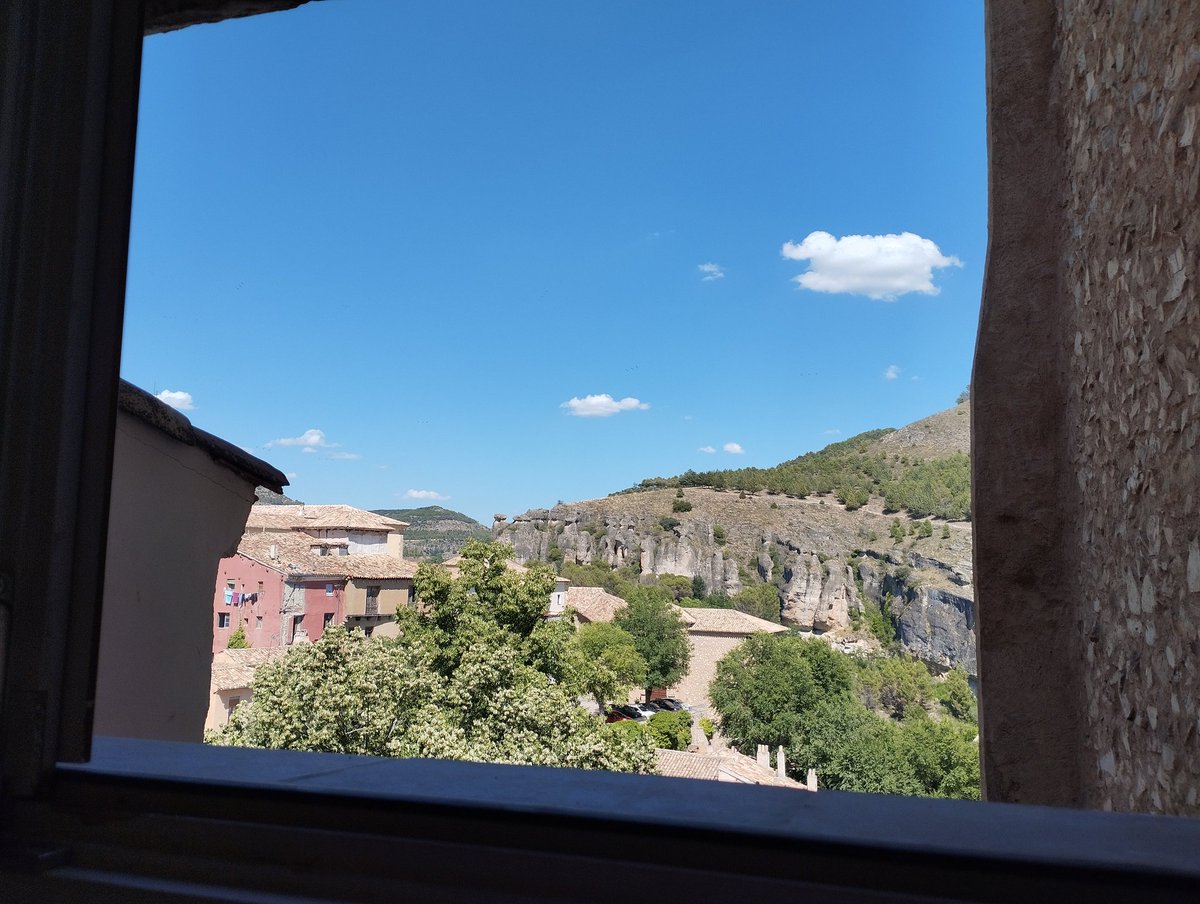entreorzaygamon's tweet photo. Una mañana en el casco antiguo de #Cuenca días de trabajo. Con vistas. https://t.co/SrapySXS59