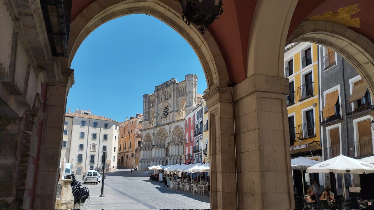 entreorzaygamon's tweet photo. Una mañana en el casco antiguo de #Cuenca días de trabajo. Con vistas. https://t.co/SrapySXS59