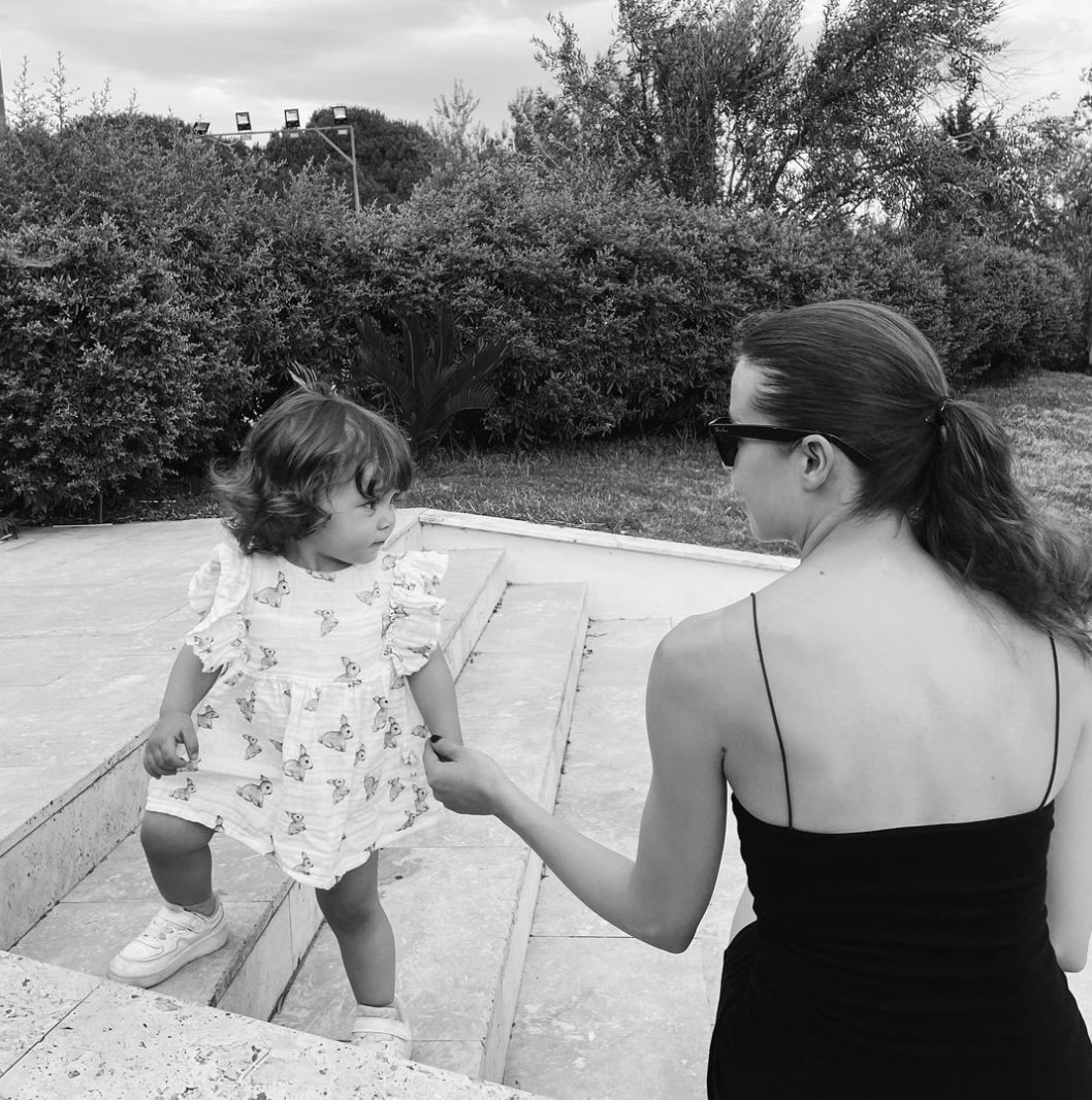 dearistee's tweet photo. En iyi iki dost oldular 🥺🌸
@UnYagmur https://t.co/LqUZJKIc4X