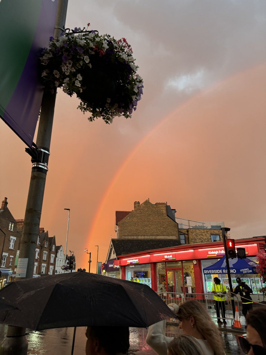 DukesyWeather's tweet photo. Spooky rainbow ⁦@Wimbledon⁩ https://t.co/0wFiDEadYo