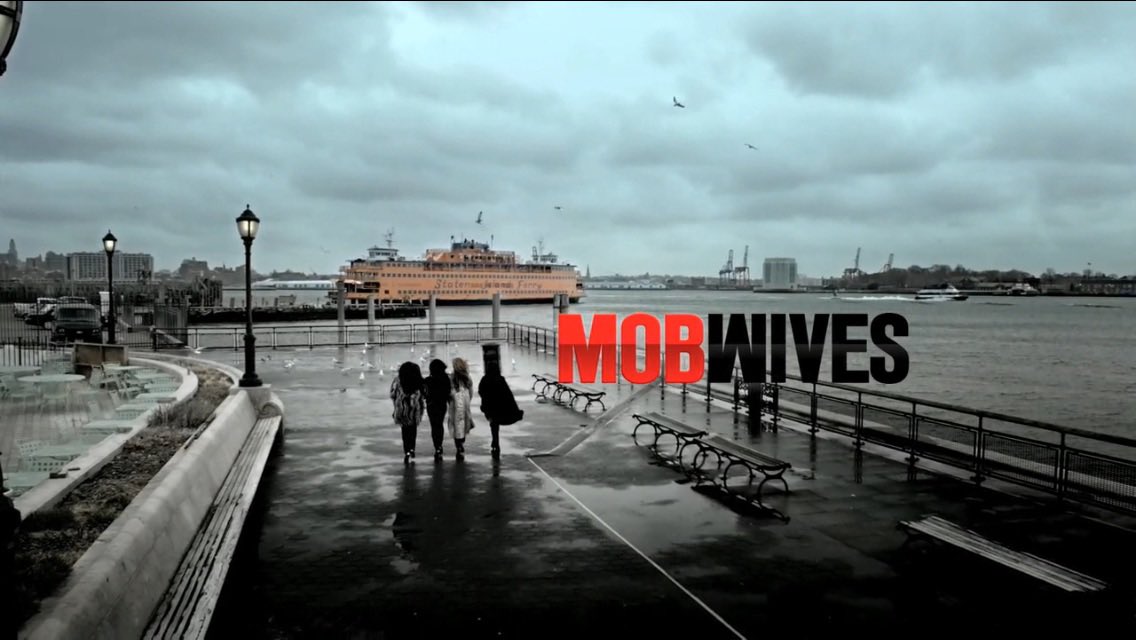 WivesFranchise's tweet photo. #MOBWIVES Marathon starts now on @VH1 https://t.co/euhsSfkuhX