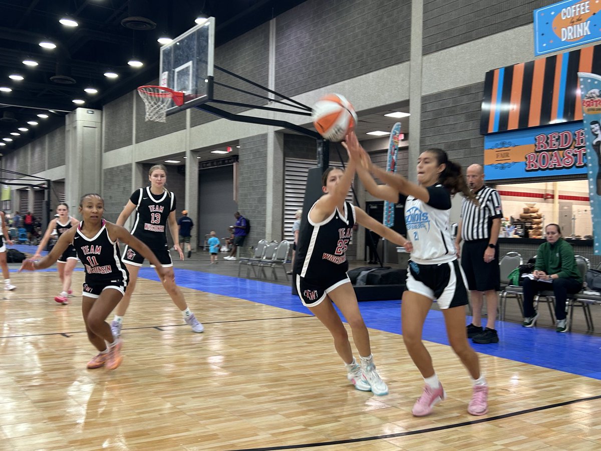 depaolo_to46859's tweet photo. Day 1 of Run 4 Roses Tournament in KY. Team Wisconsin’s Kaia DePaolo (#25) packed the defense and unloaded it on Court 33 today. #WGBB #defense #2026 https://t.co/UepdBE8VbR