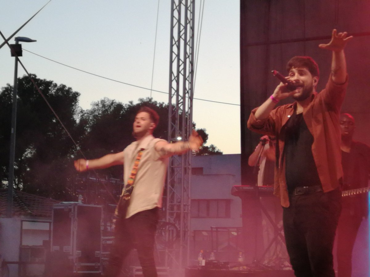 cracksona9's tweet photo. En marxa el @Feslloc 2024 Els @onesbanda a l'escenari #concert_num 3727 https://t.co/rcjpIokDwB