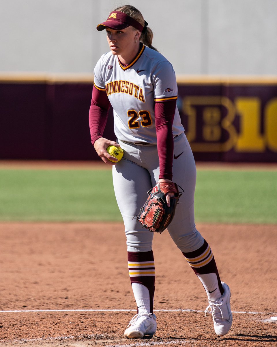 GopherSoftball's tweet photo. Throw🔙 (Thursday) to when @HambrickJacie picked up three-straight 𝗪𝘀 in the circle over Iowa 💪

#SkiUMah | #Gophers〽️ https://t.co/HD8860tlZc