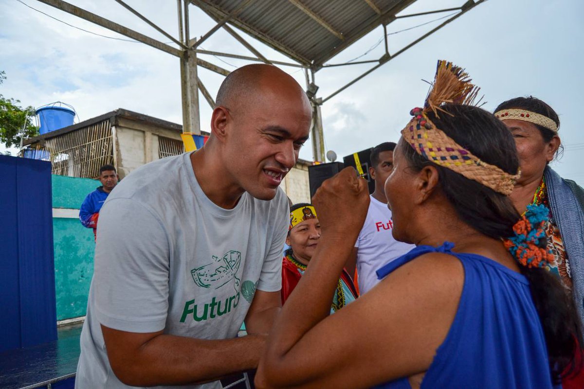 movfuturoven's tweet photo. Con la fortaleza de los pueblos indígenas y todas las mujeres y hombres de Delta Amacuro, nuestro Coordinador Nacional, Héctor Rodríguez, llegó el mensaje de Futuro junto a toda la estructura regional. 

¡Arriba en el corazón, Delta Amacuro #VotaFuturo! 🫶🏼 https://t.co/FOJgq4Ozjs