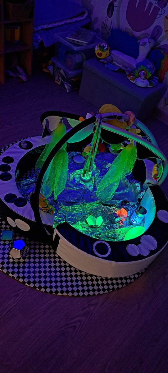 KingfisherMbu's tweet image. We love our baby sensory groups on the ward. This is set up every evening as part of our wind down for bedtime routine. Although it's called baby sensory it's great for both mums and babies.
#sensory #bedtimeroutines #coregulation