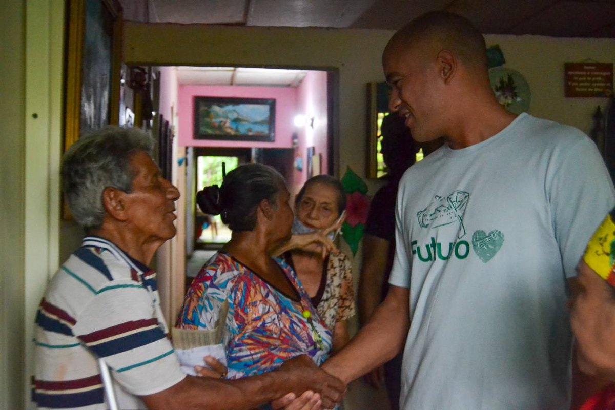 movfuturoven's tweet photo. Con la fortaleza de los pueblos indígenas y todas las mujeres y hombres de Delta Amacuro, nuestro Coordinador Nacional, Héctor Rodríguez, llegó el mensaje de Futuro junto a toda la estructura regional. 

¡Arriba en el corazón, Delta Amacuro #VotaFuturo! 🫶🏼 https://t.co/FOJgq4Ozjs