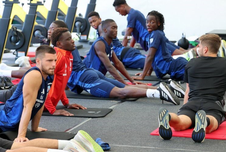 Bluecoxtra's tweet photo. #UPDATE: On Thursday, Strasbourg players returned to the training ground next to their holiday resort on the outskirts of Windischgarsten.

Patrick Vieira's men practised their routines between a few runs with the fitness coaches.

(DNA) #RCSA #BluecoXtra https://t.co/4kQG3vSqwo
