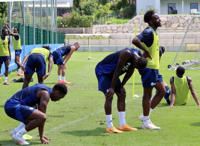 Bluecoxtra's tweet photo. #UPDATE: On Thursday, Strasbourg players returned to the training ground next to their holiday resort on the outskirts of Windischgarsten.

Patrick Vieira's men practised their routines between a few runs with the fitness coaches.

(DNA) #RCSA #BluecoXtra https://t.co/4kQG3vSqwo