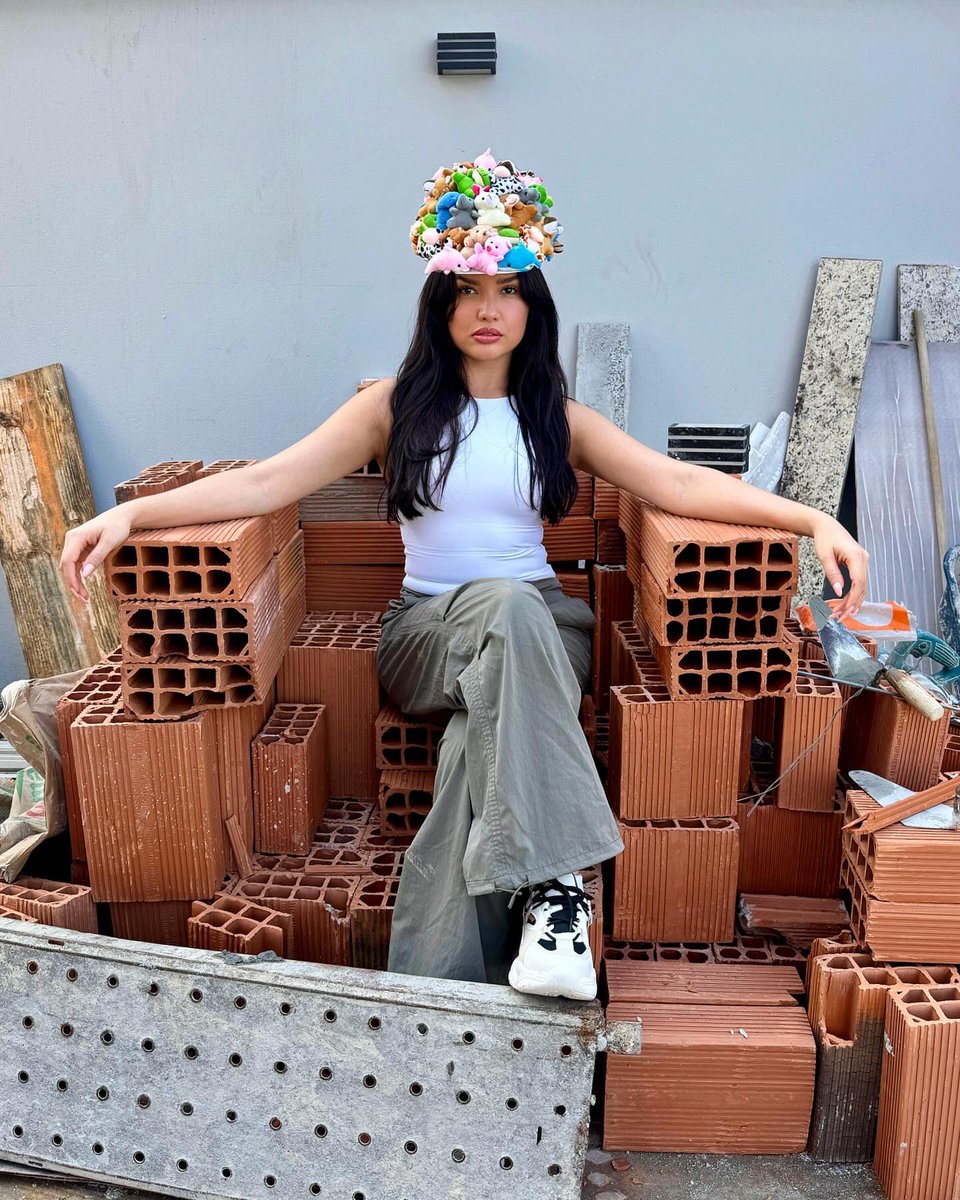 juliette's tweet photo. Quem é você na obra?! Kkkkkk https://t.co/qSUMCxgQQt