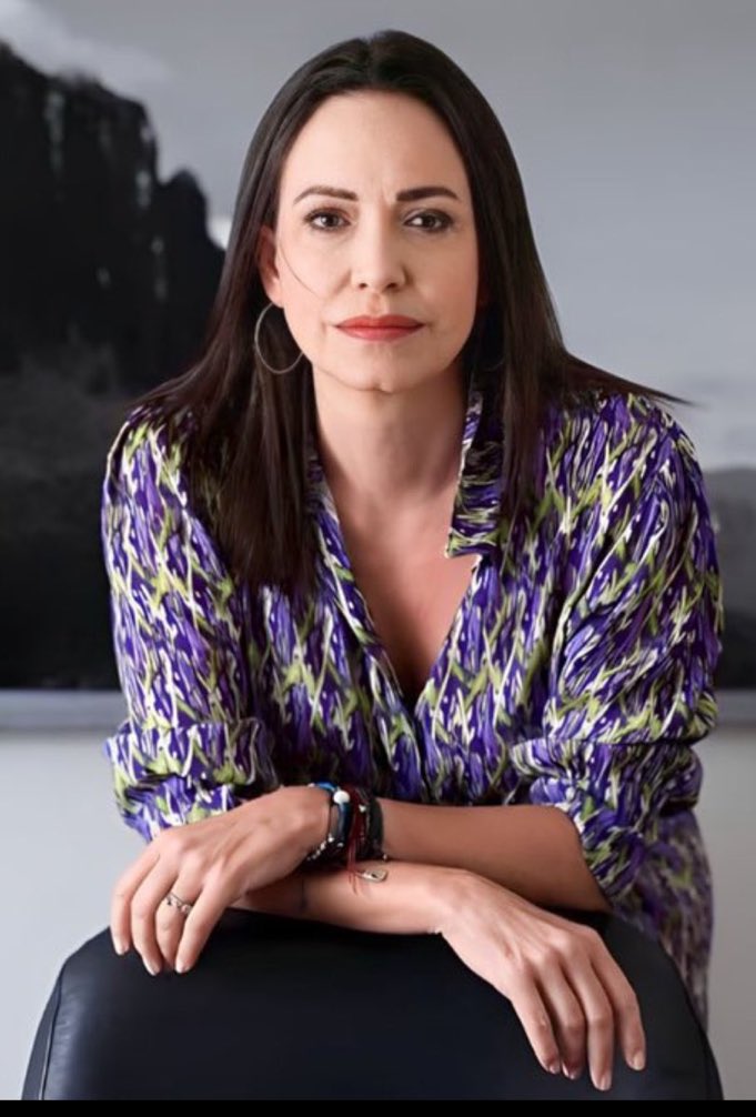 Nadie puede negar la preparación, belleza, entrega y lucha por amor a Venezuela de María Corina Machado. Con fuerza y firmeza se mantiene firme apegada a valores y principios.