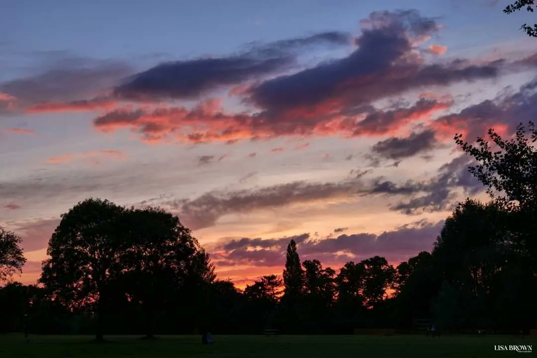 LisaBrownPhoto1's tweet photo. Three different images taken on Moor Park, when there was a stunning late-night sunset on Monday evening. Hope you like them! 
© Lisa Brown Photography 
@ParksInPreston
@visitpreston
@blogpreston
#Preston #MoorPark https://t.co/KbZqVa66JQ
