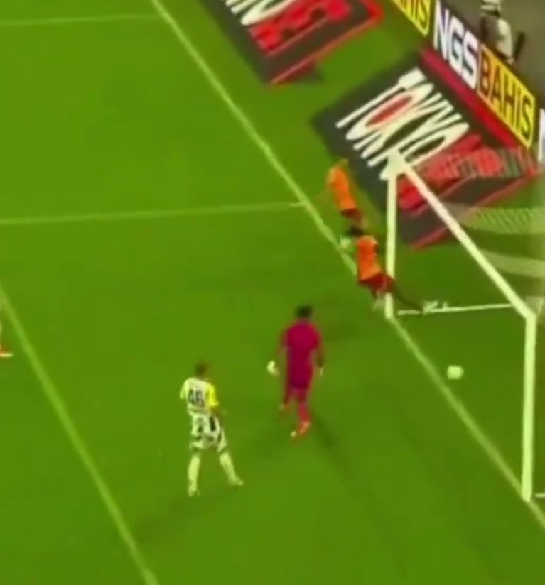 Gesede santrafor olmak için ilk kural kale direğiyle samimi bir temas