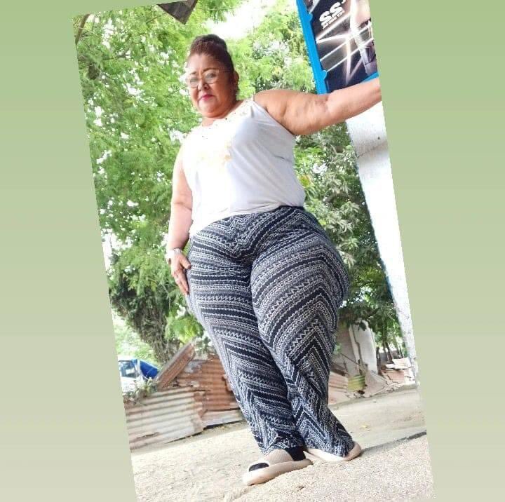 Quien tiene de ella