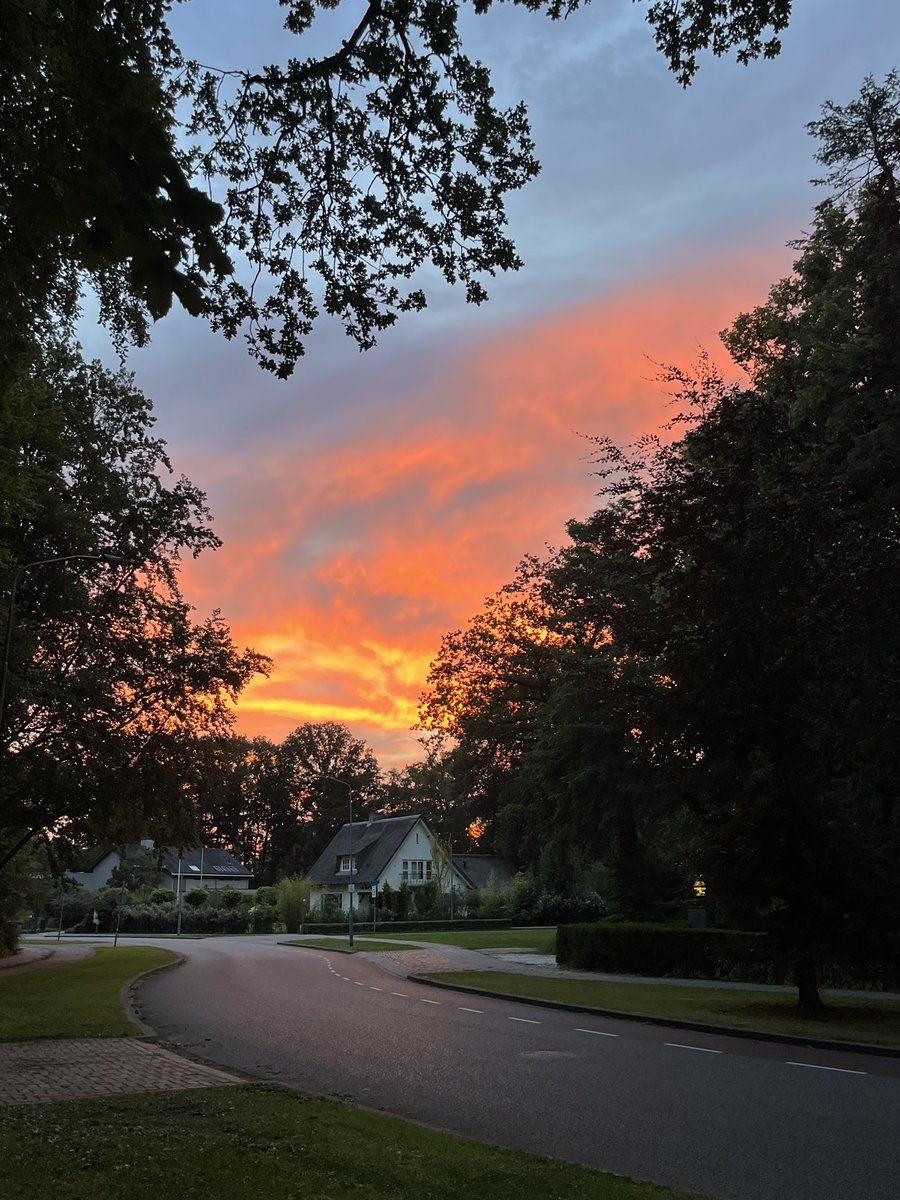 Bernadet83's tweet photo. Lievelingsavondlucht🤩 https://t.co/RExYghQmRV