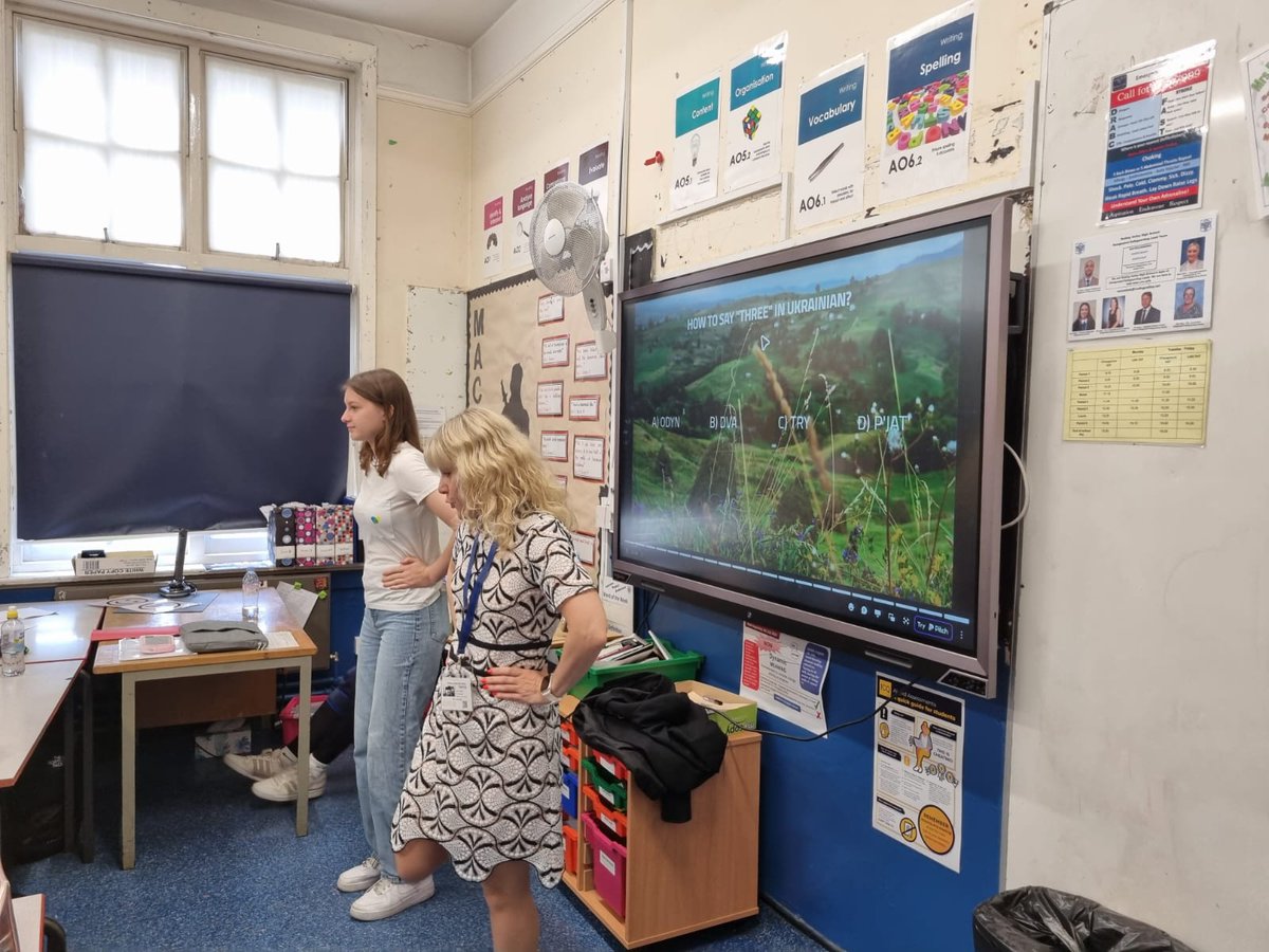 RodingValleyHS's tweet photo. Year 7 Languages day was a huge success! 11 different languages taught all in one day ! π
Thank you to Mr Melvin for organising it. #WeARErodingvalley https://t.co/Gl5SJIaXVW