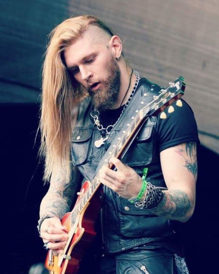 AVULSED... Las leyendas del metal extremo mundial, han anunciado oficialmente el ingreso del venezolano Alejandro Lobo como su nuevo guitarrista, de cara a la renovación de la banda española.