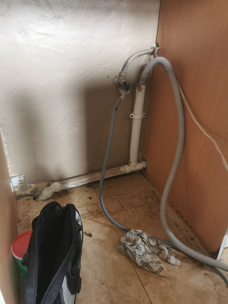 ProFinishHS's tweet image. Today i went to Glengery therein Durbanville, someone had called me to come and fix the leaking toilet and a blocked drain pipe for the sink and dishwasher,.. The job went well. #painters #plumbing @CityofCT @CapeTown