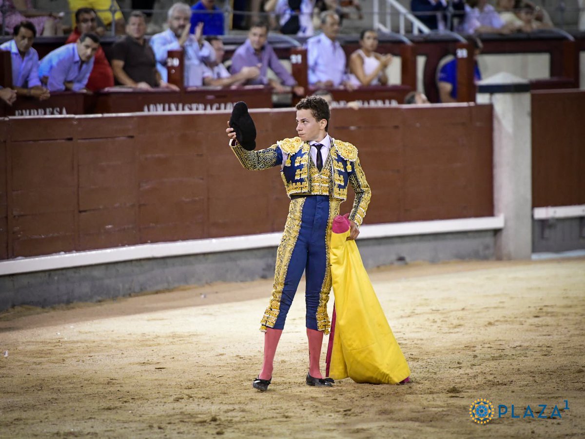 LasVentas's tweet photo. 3️⃣ | Saludos para 𝗥𝗨𝗕𝗘́𝗡 𝗡𝗨́𝗡̃𝗘��. Silencio para el tercero de 𝗖𝗼𝘂𝘁𝗼 𝗱𝗲 𝗙𝗼𝗿𝗻𝗶𝗹𝗵𝗼𝘀.
#LasVentas 🌙#CénateLasVentas https://t.co/k6YwI6W73N