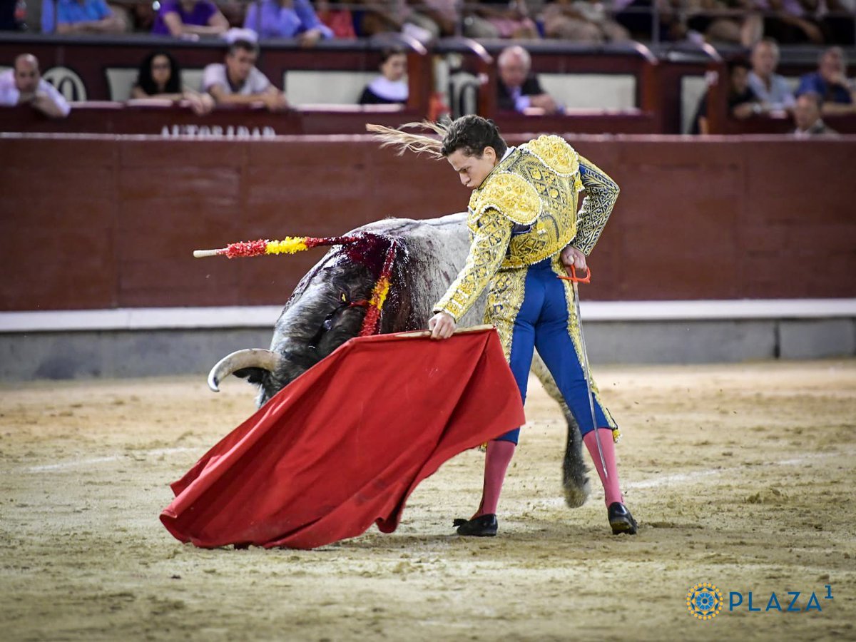 LasVentas's tweet photo. 3️⃣ | Saludos para 𝗥𝗨𝗕𝗘́𝗡 𝗡𝗨́𝗡̃𝗘��. Silencio para el tercero de 𝗖𝗼𝘂𝘁𝗼 𝗱𝗲 𝗙𝗼𝗿𝗻𝗶𝗹𝗵𝗼𝘀.
#LasVentas 🌙#CénateLasVentas https://t.co/k6YwI6W73N