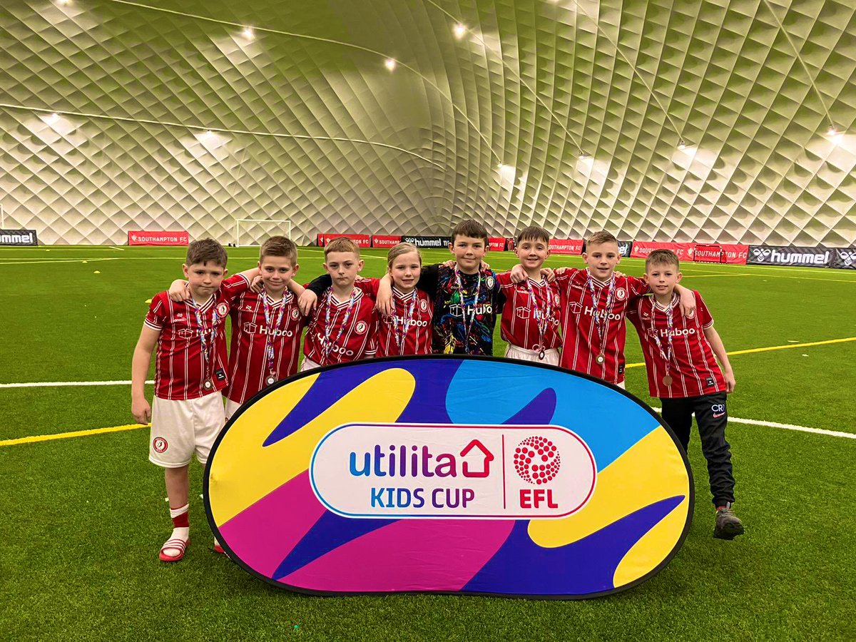 HeadleyParkPrim's tweet photo. The School Games Mark is a Government-led award scheme, facilitated by @YouthSportTrust, to recognise schools for their commitment to sport &amp; children’s physical well-being

We’re really proud to once again be recognised as a platinum school as part of the amazing @AshtonSSP 🤝 https://t.co/QfKn2NrB4Q