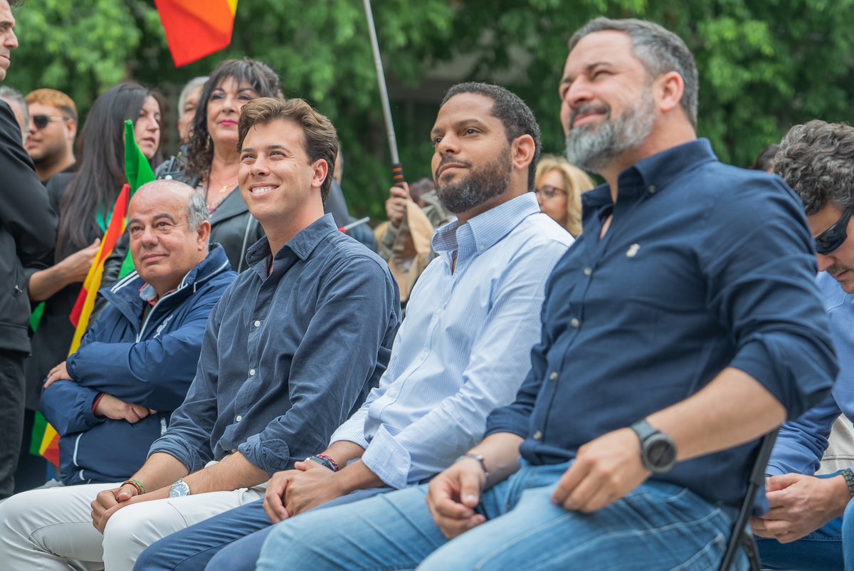 Me afilié a VOX en 2016 porque creía en otra forma de hacer política, en una alternativa real al bipartidismo corrupto.

Hoy me siento más orgulloso que nunca de estar en VOX. Creían que éramos como ellos, pero se equivocaron otra vez.

Hemos venido a cambiarlo todo.