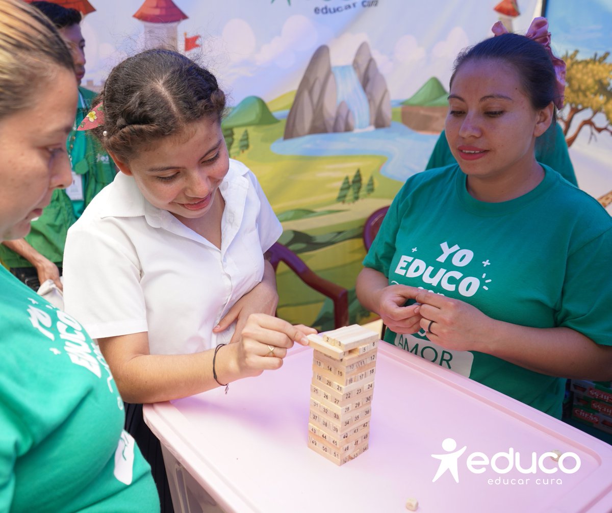 En Educo, promovemos la educación con amor y el involucramiento familiar. Con el Proyecto "Educando en Familia", llevamos el Educo Móvil a 20 comunidades de Jinotega y Matagalpa.  
#EducarCura