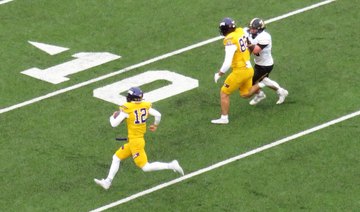 JackPhelpsUMHB's tweet photo. 2021 @CruFootball marching toward the Natty when QB1 @Kylewking got dinged up and couldn't go against BSC in 2nd round of playoffs. @RyanRedding18 stepped up bigly. 55yds rushing.  251 yds passing w/3 TDs. Did he save the season? The Natty? Who knows.. Forever a legend. https://t.co/wlmgfchTKO