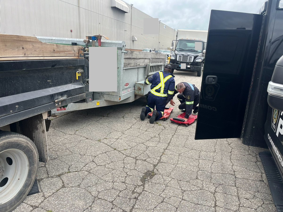 HRPS_Traffic's tweet photo. It is @CVSA #OperationSafeDriverWeek and our @HRPSCMV unit is participating in a multi agency inspection blitz to make sure commercial motor vehicles on our shared roadways are in a safe operating condition.  #RoadSafety ^MRT https://t.co/mUON6E60aC