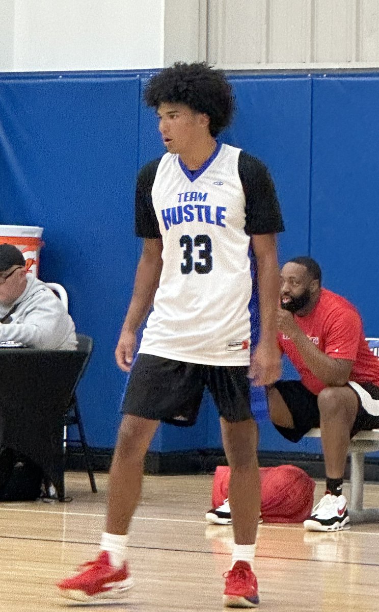 BigShotsGlobal's tweet photo. Team Hustle 17U guard Logan Parker checks a lot of the boxes - size, burst, vision, handle, shoots w range, plays w poise, competes. #BIGSHOTS #MyrtleBeachLive https://t.co/u9yl3Hnx1X