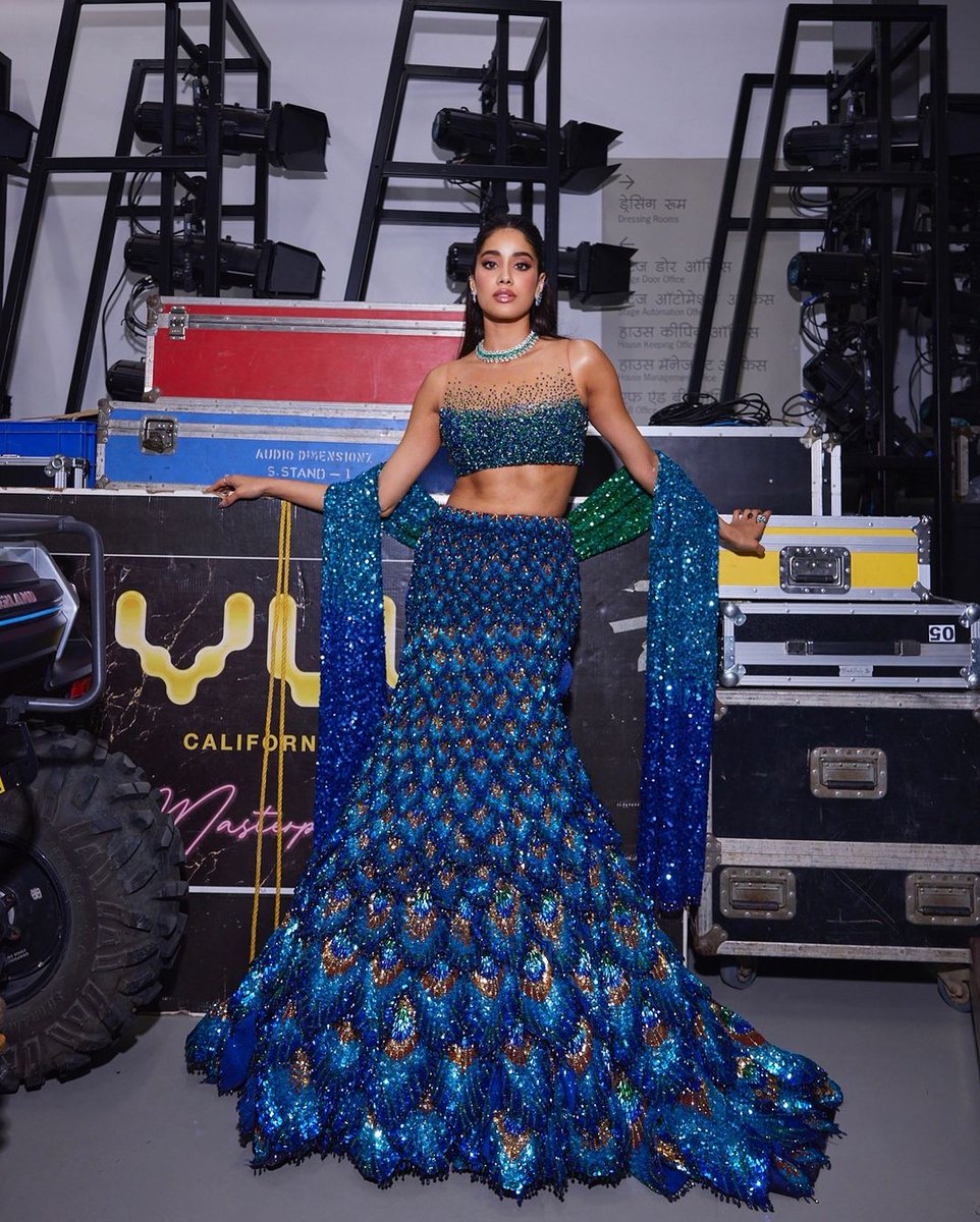 Runawayreveals's tweet photo. Our feeds flooded this weekend with all of Bollywood stepping out to celebrate with the Ambanis, for Radhika Merchant and Anant Ambani's sangeet ceremony.
Here are a few outfits our stars wore for the sangeet ceremony.
#deepikapadukone #AliaBhatt #KiaraAdvani #JhanviKapoor #AmbaniWedding #weddingfashion