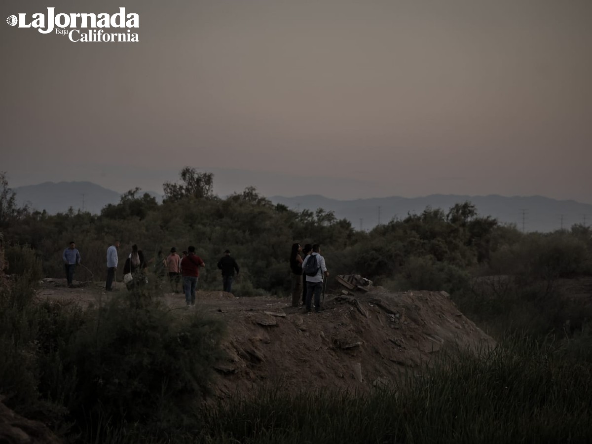 LaJornadaBC's tweet photo. ENCUENTRAN EL CUERPO DE PAOLA ANDREA, JOVEN DESAPARECIDA TRAS TOMAR UN TAXI EN MEXICALI

El cadáver fue localizado alrededor de las 8:11 de la mañana en una búsqueda realizada por familiares y autoridades

Se ha confirmado de manera preliminar que se trata del cuerpo de la joven

📕 Lee la nota: https://t.co/D5x1UWQab0