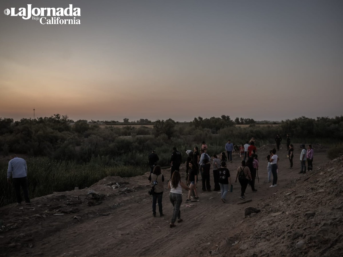 LaJornadaBC's tweet photo. ENCUENTRAN EL CUERPO DE PAOLA ANDREA, JOVEN DESAPARECIDA TRAS TOMAR UN TAXI EN MEXICALI

El cadáver fue localizado alrededor de las 8:11 de la mañana en una búsqueda realizada por familiares y autoridades

Se ha confirmado de manera preliminar que se trata del cuerpo de la joven

📕 Lee la nota: https://t.co/D5x1UWQab0