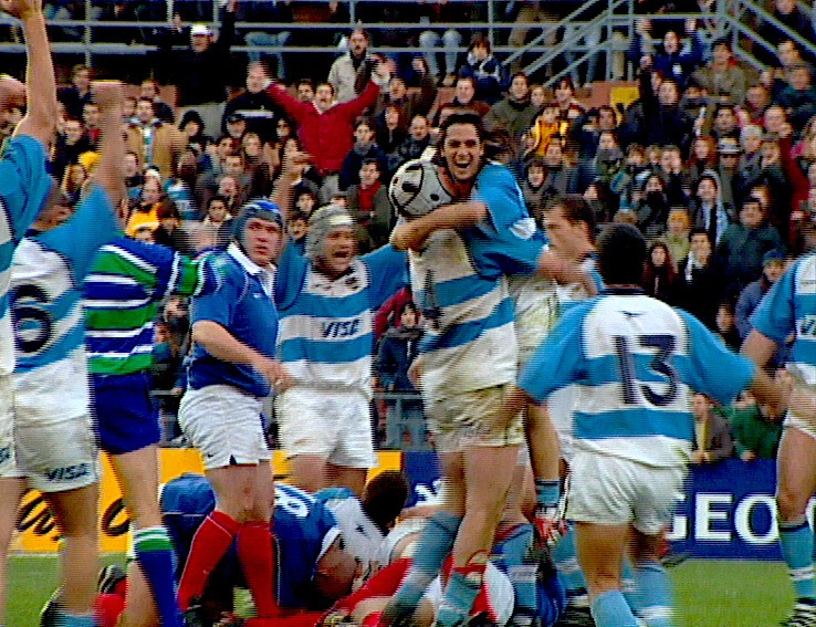 Perrugby's tweet photo. 📹 El #MomentoRetro semanal. Uno de los Pumas-Francia más importantes, en Vélez.
El recuerdo de #ARGvFRA del 2002.
https://t.co/ogQIfb4g9a https://t.co/o4Hd11lCi6