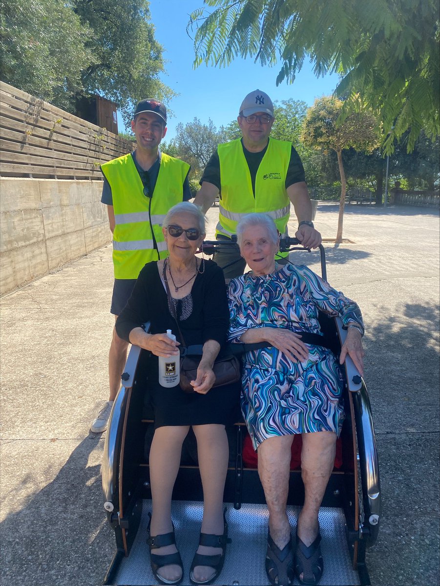 aicpcuidados's tweet photo. Día de mercadillo en Corella 🛍️☀️.
Una actividad donde las #PersonasMayores han disfrutado de un rato juntos 🫂 y de la Yayacleta. Montada en ella, Resu y Guadalupe han visitado el mercadillo y han dado una vuelta por las calles del pueblo.
#ConectaCorella @corellaayto https://t.co/x0XKv941H2