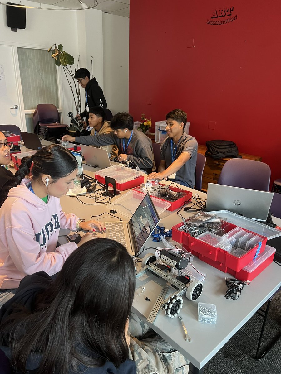 sal3133's tweet photo. @KCSOS Another fun day at STEM at UC Santa Barbara! Kern County Migrant students are building and coding robotics, while listening to inspiring STEM professionals who also attended a Kern County high school. 🚀 #STEM #Education #KernCounty #Robotics #Inspiration https://t.co/K3lodB97rx