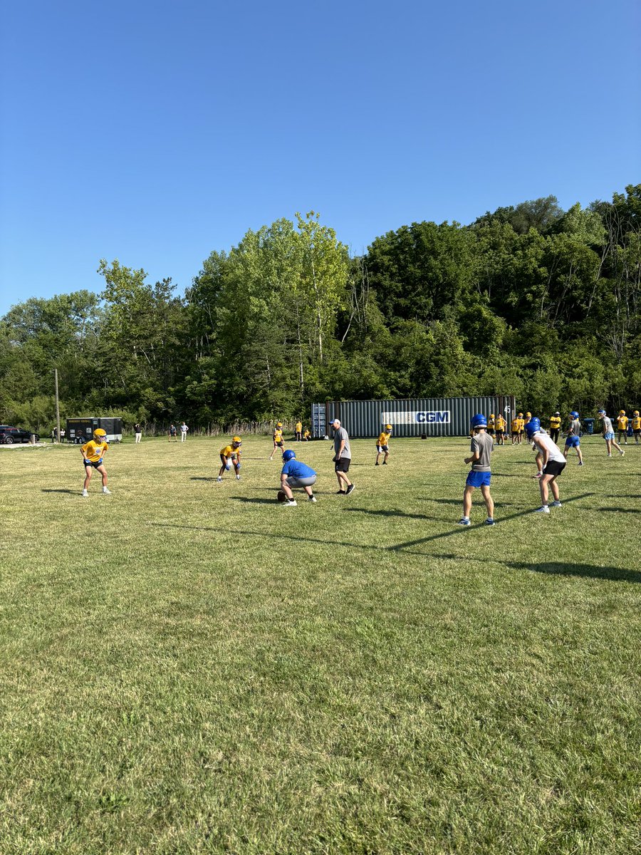 MariemontFB's tweet photo. Thank you to @CneRockets for coming out to @Mariemont_HS for a great morning of 7v7 competition!! 

Another step closer towards the season! Congrats to @TalonVianello and @GGeorgostathis on earning their helmet stripes off today!! Hard work pays off!

#faMily
#GoWarriors https://t.co/wE2X2Pl3FO