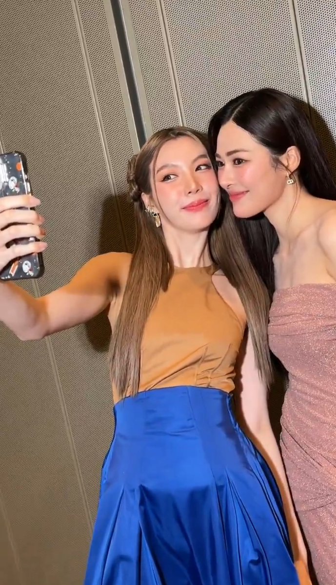 shelovezenglot's tweet photo. They're insanely beautiful ❤️🔥 #รายการตี10 #Atten #ตีสิบ
#เจ้าความรักเจ้าหัวใจ #หลิงออม #LingOrm #ใจซ่อนรัก #TheSecretofUS https://t.co/8SOxqM0MYR