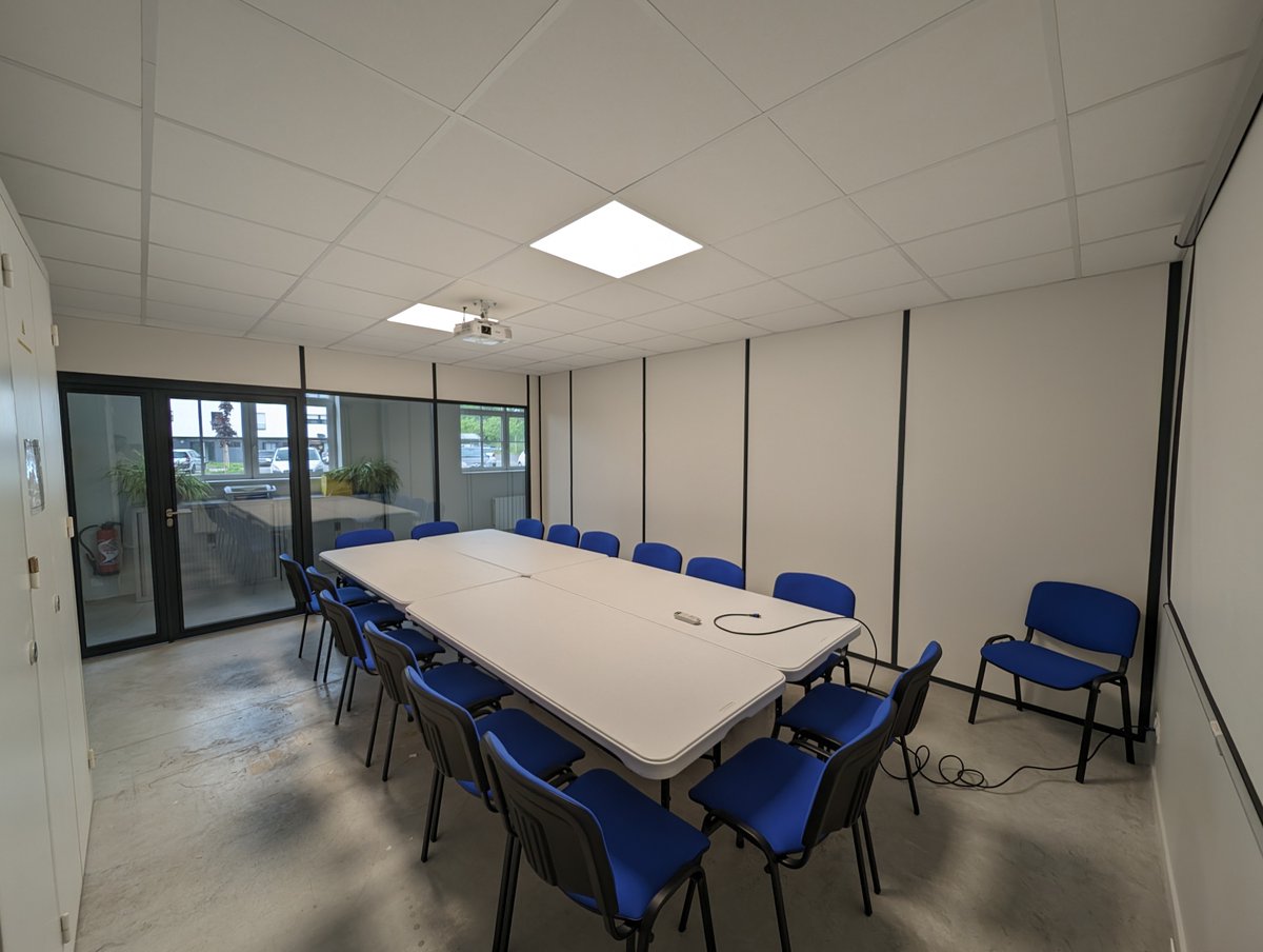 Les élus, en présence de responsables associatifs, ont inauguré le nouvel Espace asso, situé à la Charpenterie. Un lieu entièrement dédié aux associations, accessible en autonomie toute la semaine, comprenant une salle de réunion, deux bureaux et un espace copieur et courrier.